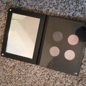 Ittse magnetic eyeshadow palette